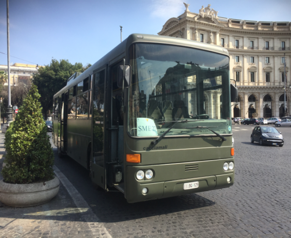一般人は利用できないイタリア軍専用バス、大公開！！