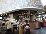 スタイリッシュでお洒落なフードコート