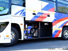 中型バスの貫通式トランク