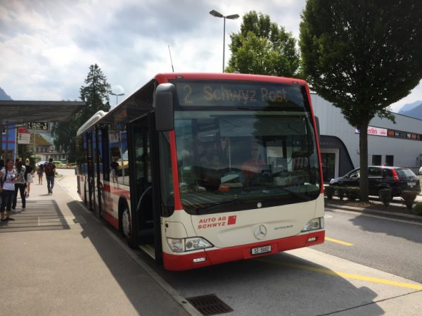 スイスのバスはメルセデスベンツ社製が多い