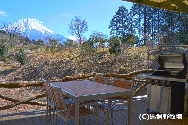 BBQが楽しめるテラスからは富士山が