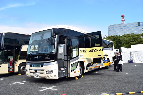 日野自動車・セレガ