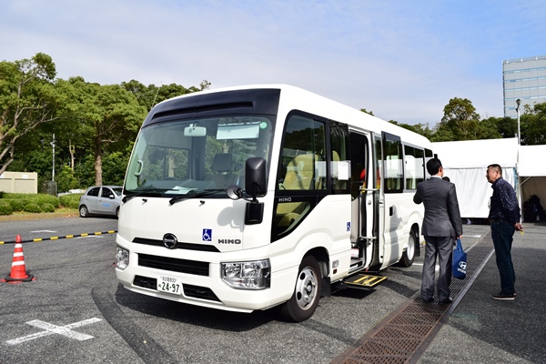 中京車体工業架装のリエッセⅡ車イス仕様車