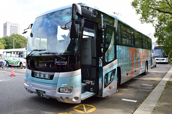 モービルアイを搭載した東新観光バス