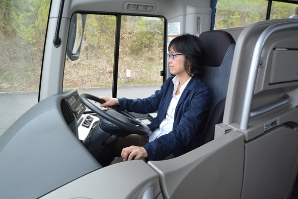 三菱ふそう喜連川研究所でバス運転体験