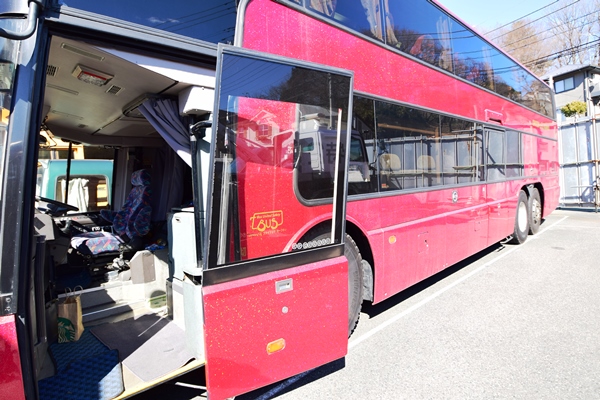 オノエン観光のエアロキング車内へ