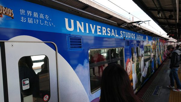 USJ行きのラッピング電車