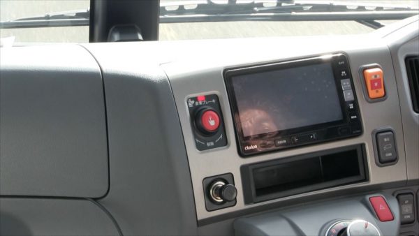 客席側ボタンが押されると非常ブレーキのインジケーターが赤く点灯