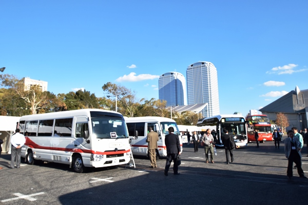 小型バスの二次架装に定評がある中京車体の展示