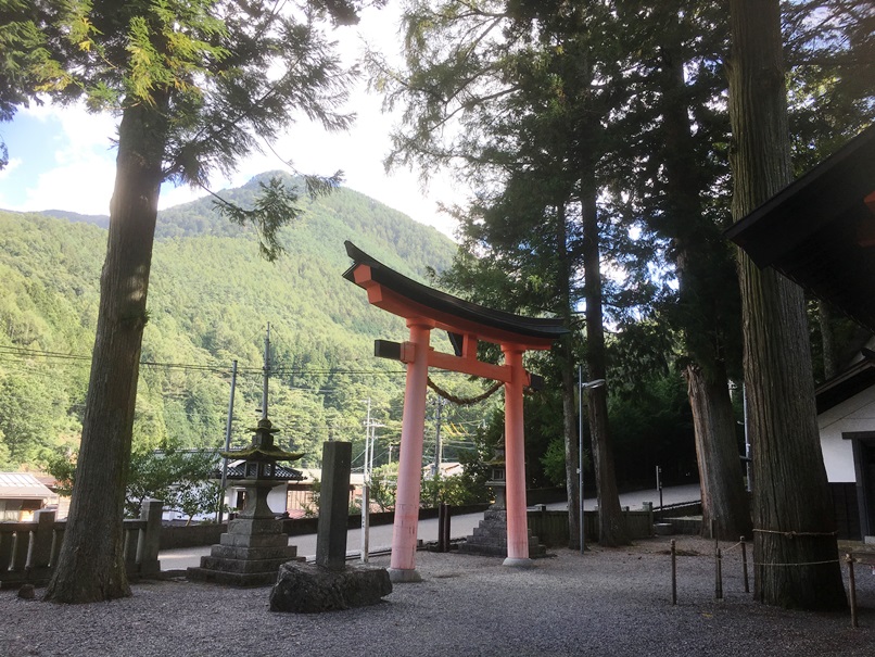 鎮神社の鳥居