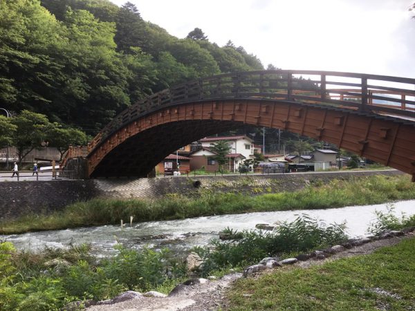 総ヒノキ造りの木曽大橋