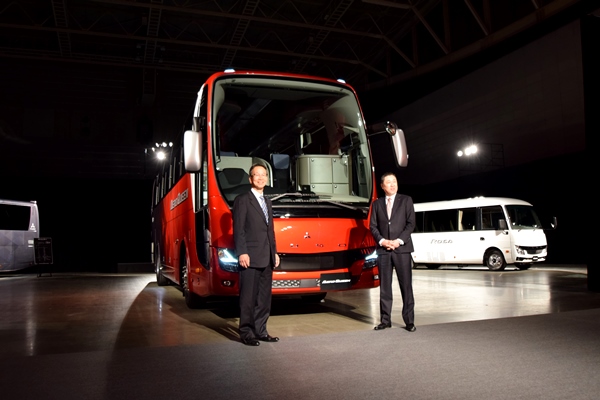 大型観光バスの安全性能がさらに進化！三菱ふそうの2019年モデル