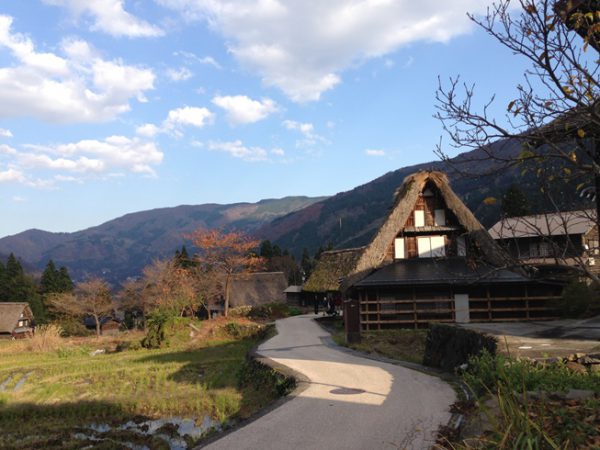 貸切バス旅行の食事・トイレ休憩・お土産購入に便利な道の駅徹底比較！【富山県編】