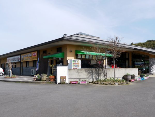 道の駅「原尻の滝」（C)ツーリズムおおいた