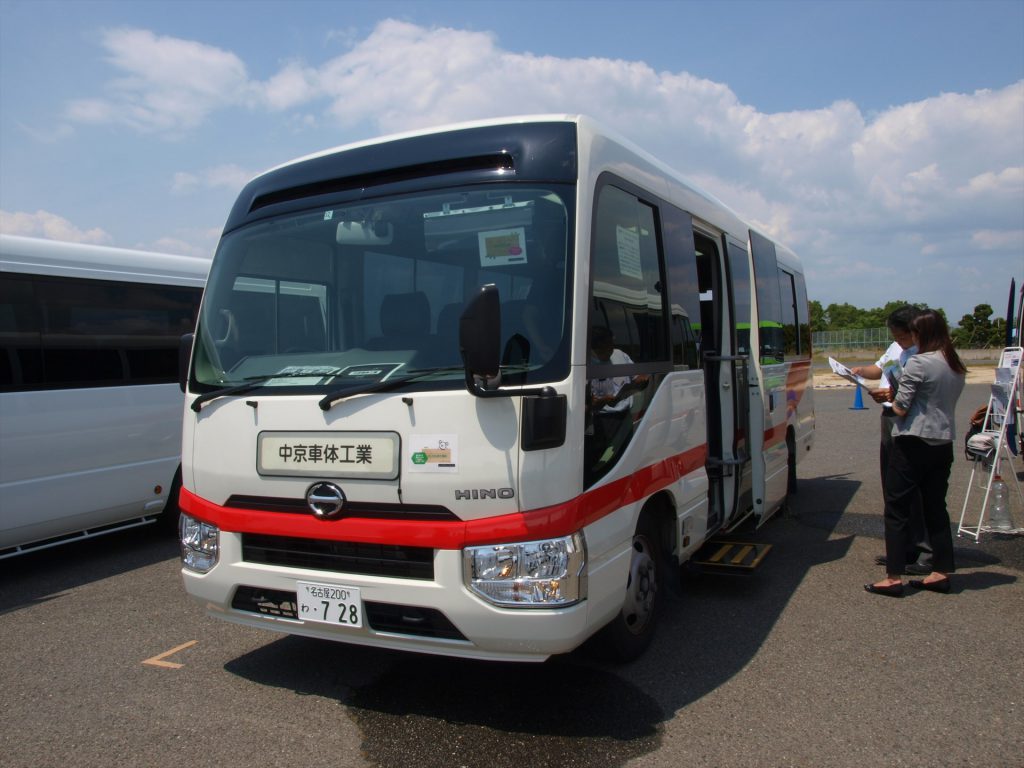 中京車体工業出展「日野 リエッセII（マルチユースマイクロバス）」