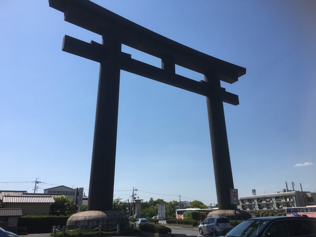 大神神社の巨大な鳥居