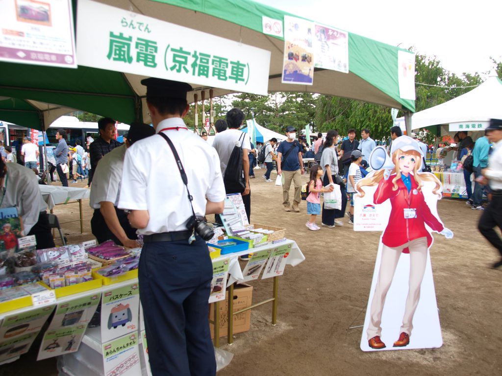 各社のブースが多数出展