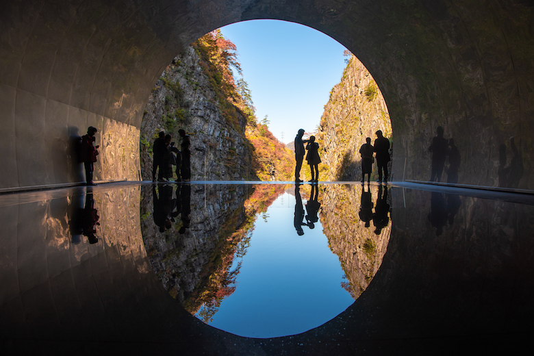 清津峡トンネル秋