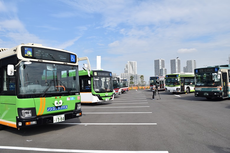 各社自慢のバスがずらり！