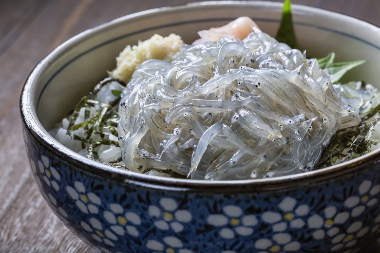 生しらす丼
