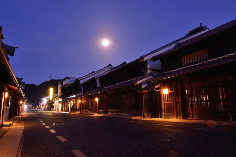 うだつの上がる町並み、夜