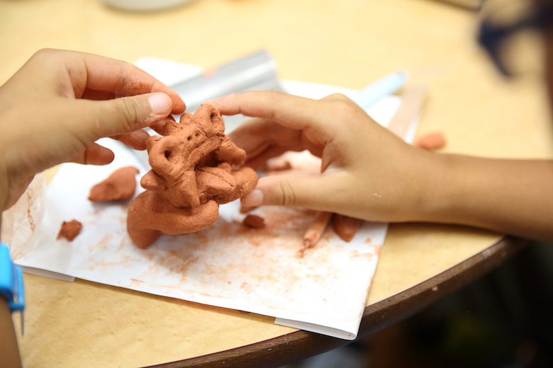 手びねりシーサー作り