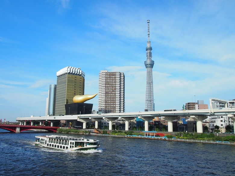 東京バスツアーの目玉として屋形船