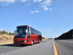 大型観光バス「エアロクイーン」