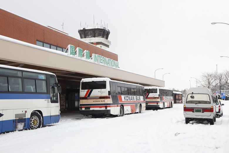 青森空港の貸切バス乗り場