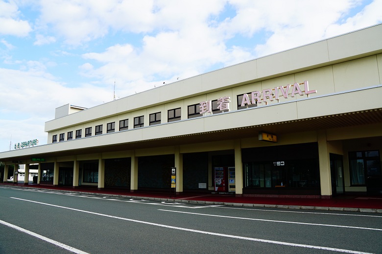 三沢空港の貸切バス乗り場