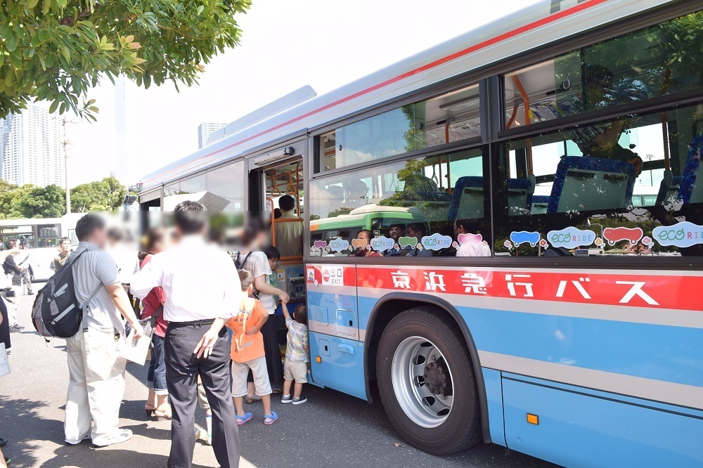 京浜急行のハイブリットバスの展示