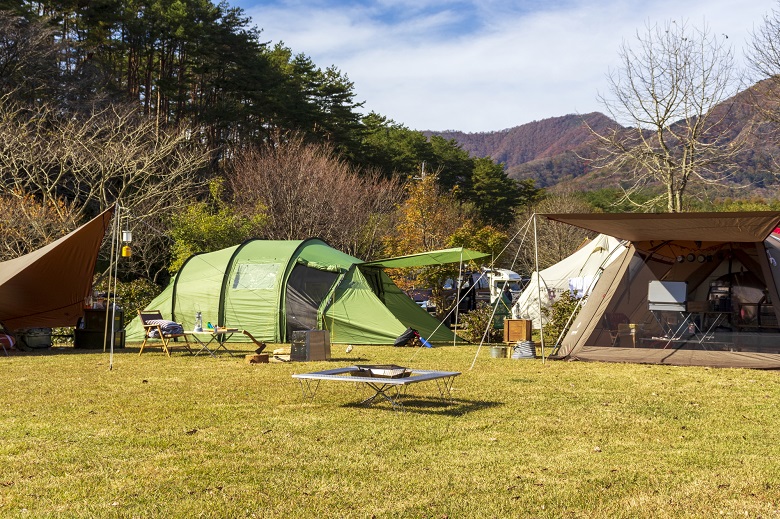 キャンプ場でBBQを楽しむ