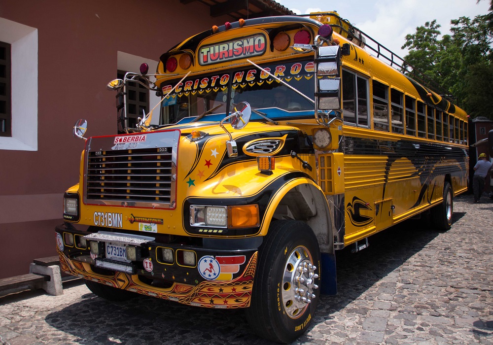 グアテマラ名物のド派手な路線バス「チキンバス（カミオネタ）」乗車体験