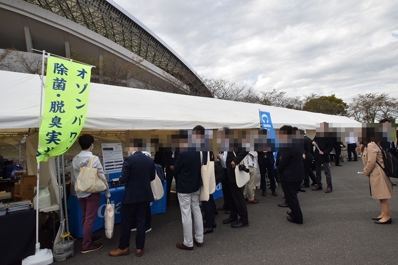 バス周辺機器の出展ブース