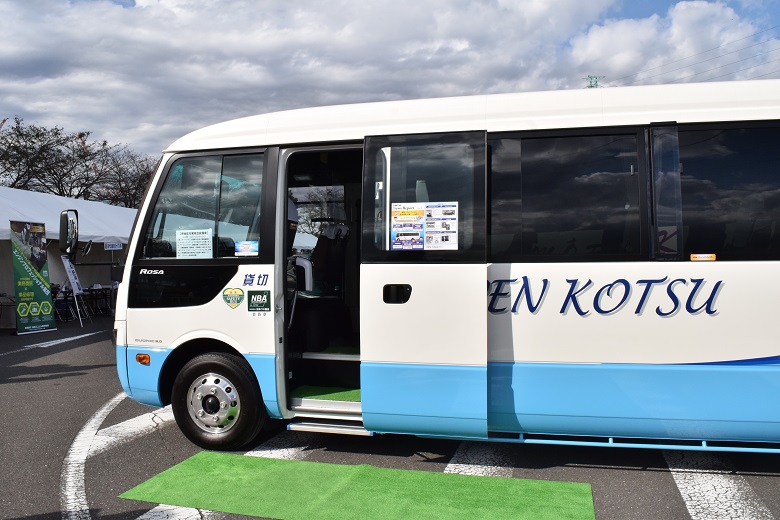三菱ふそうバスの二次架装を主体とするエムビーエムサービスのローザ・ロング
