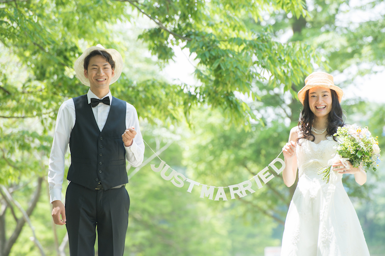 結婚式と挙式の違いは？披露宴・二次会などの用語を徹底解説！ゲスト送迎用バスの豆知識もご紹介