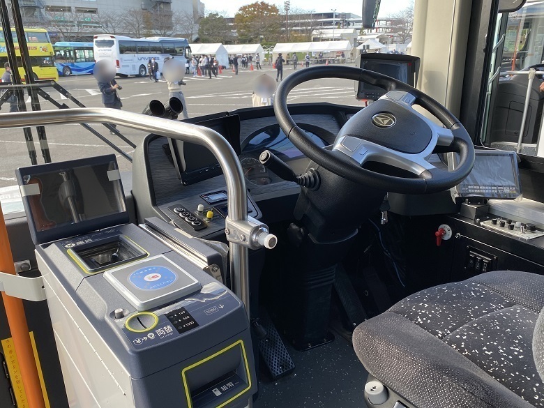 アルファバスECITY L10の運転席まわり