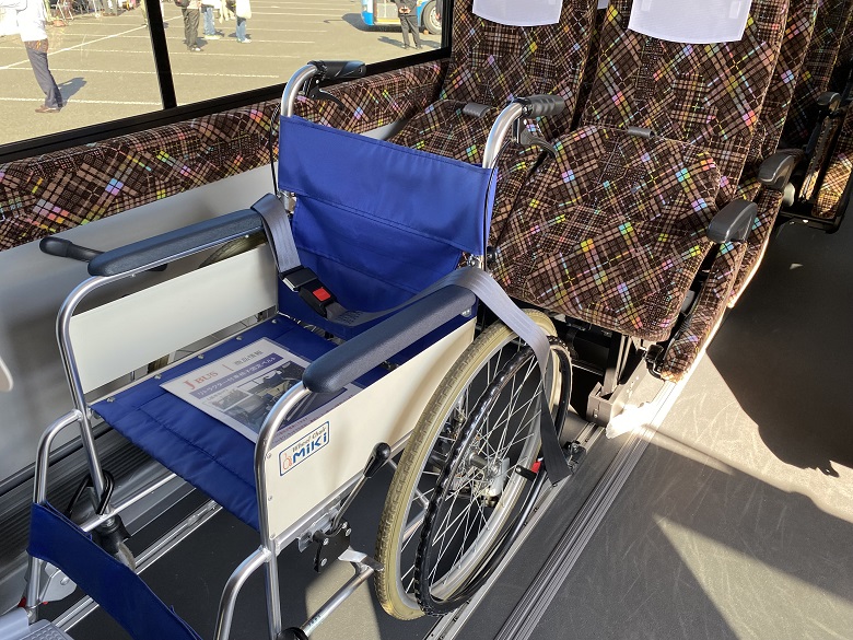 セレガハイデッカの車内・車椅子を固定するスペース