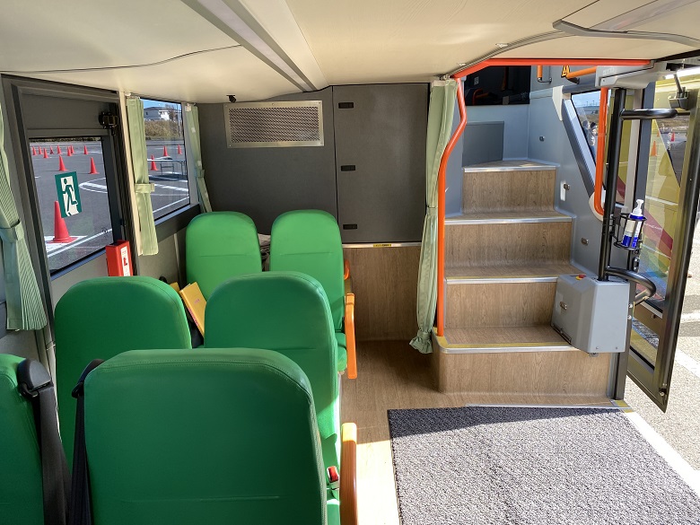 ロンドンの街を走る路線バスをベースに日本向けに改造