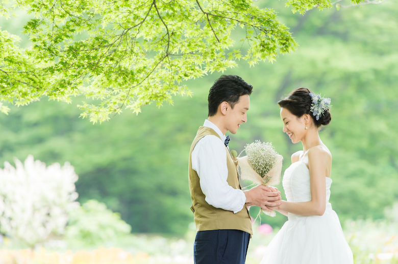 横手市から秋田市にある結婚式場までゲストを貸切バスで送迎！いくらかかる？