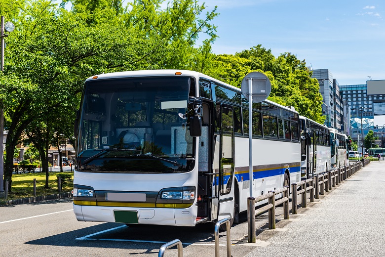 京都の結婚式場近くにあるバス駐車場