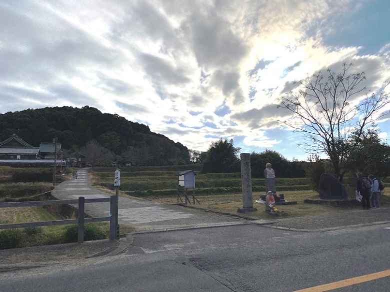 弘福寺のお向かいにある橘寺