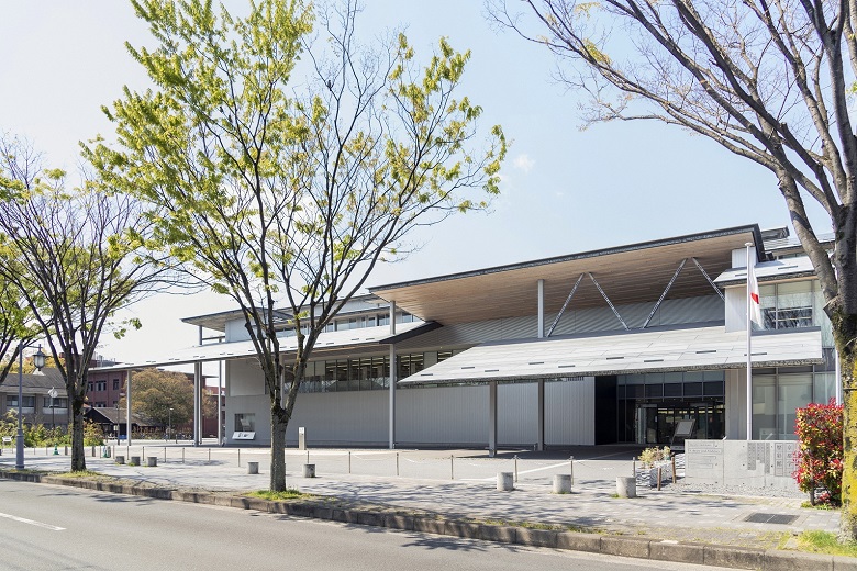 「京都府立京都学・歴彩館」