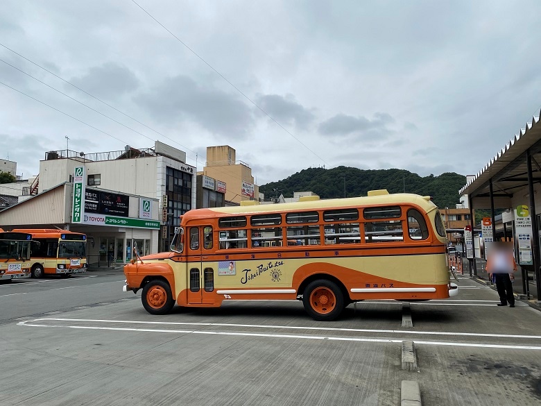 修善寺駅に到着した「伊豆の踊子号」