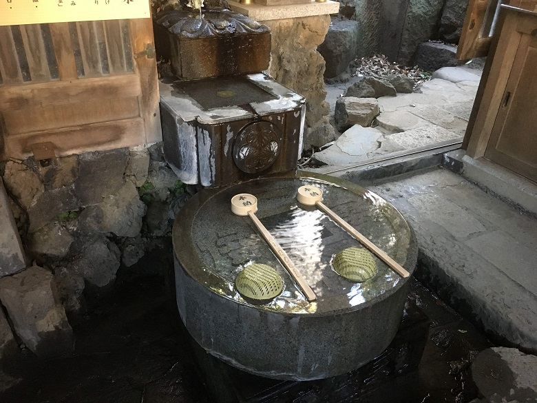 阿那稲荷神社「一粒で万倍の御神水」