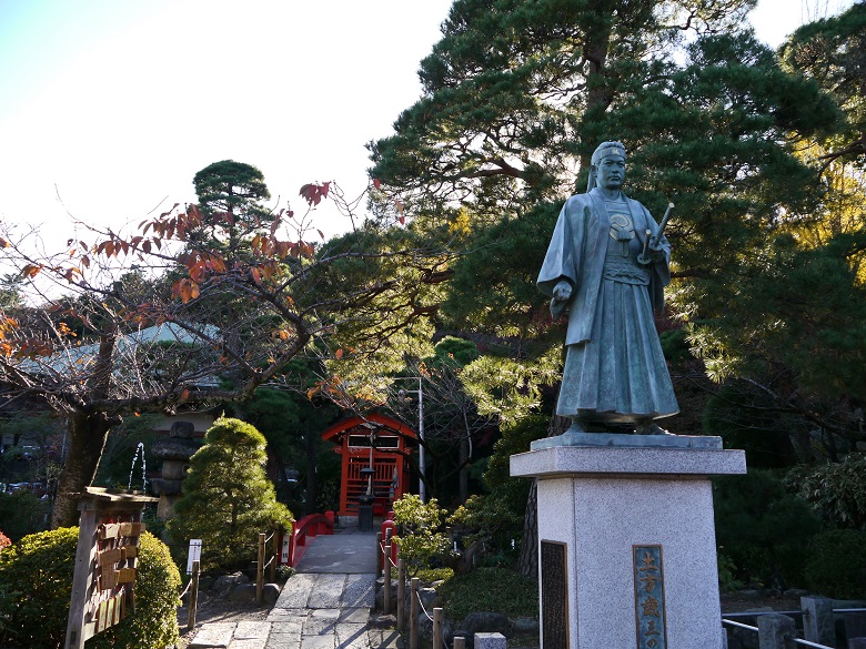 高幡不動尊の土方歳三像