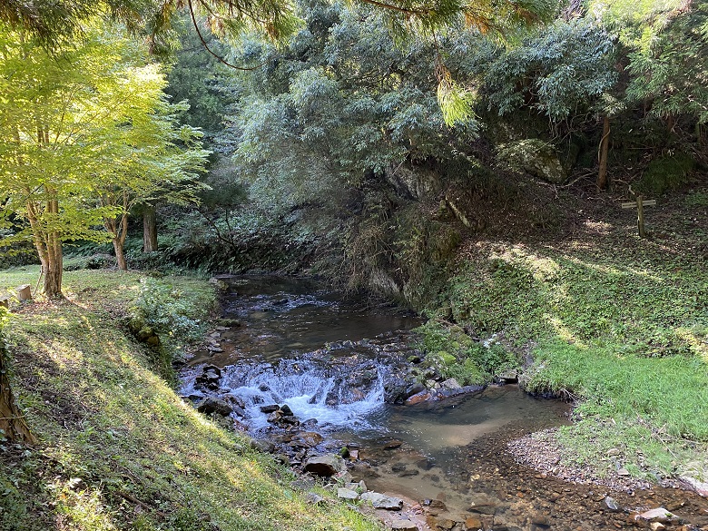 木炭の燃焼に必要な風の通り道「菅谷川」