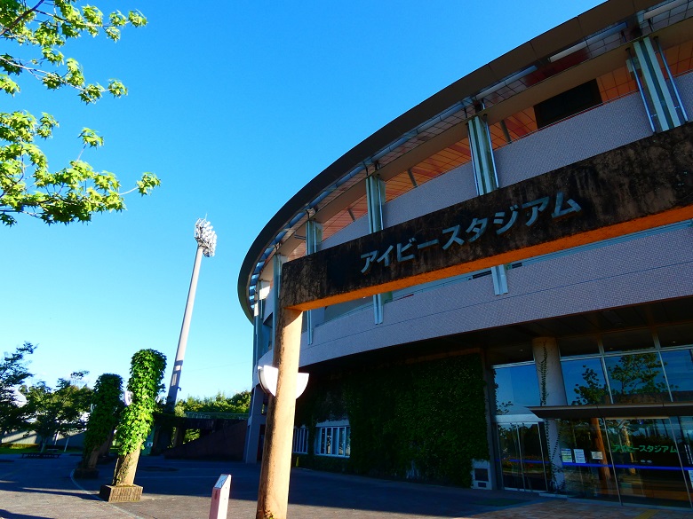宮崎市生目の杜運動公園内の野球場「アイビースタジアム」