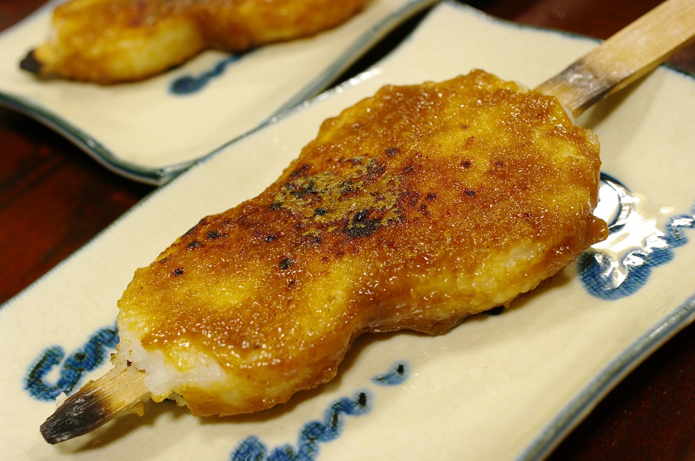 地元米で作られた「白川郷合掌五平餅」は人気