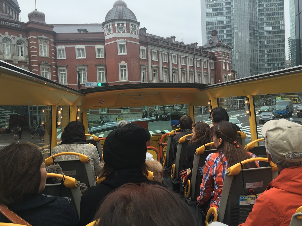 東京駅に戻ってきたはとバス